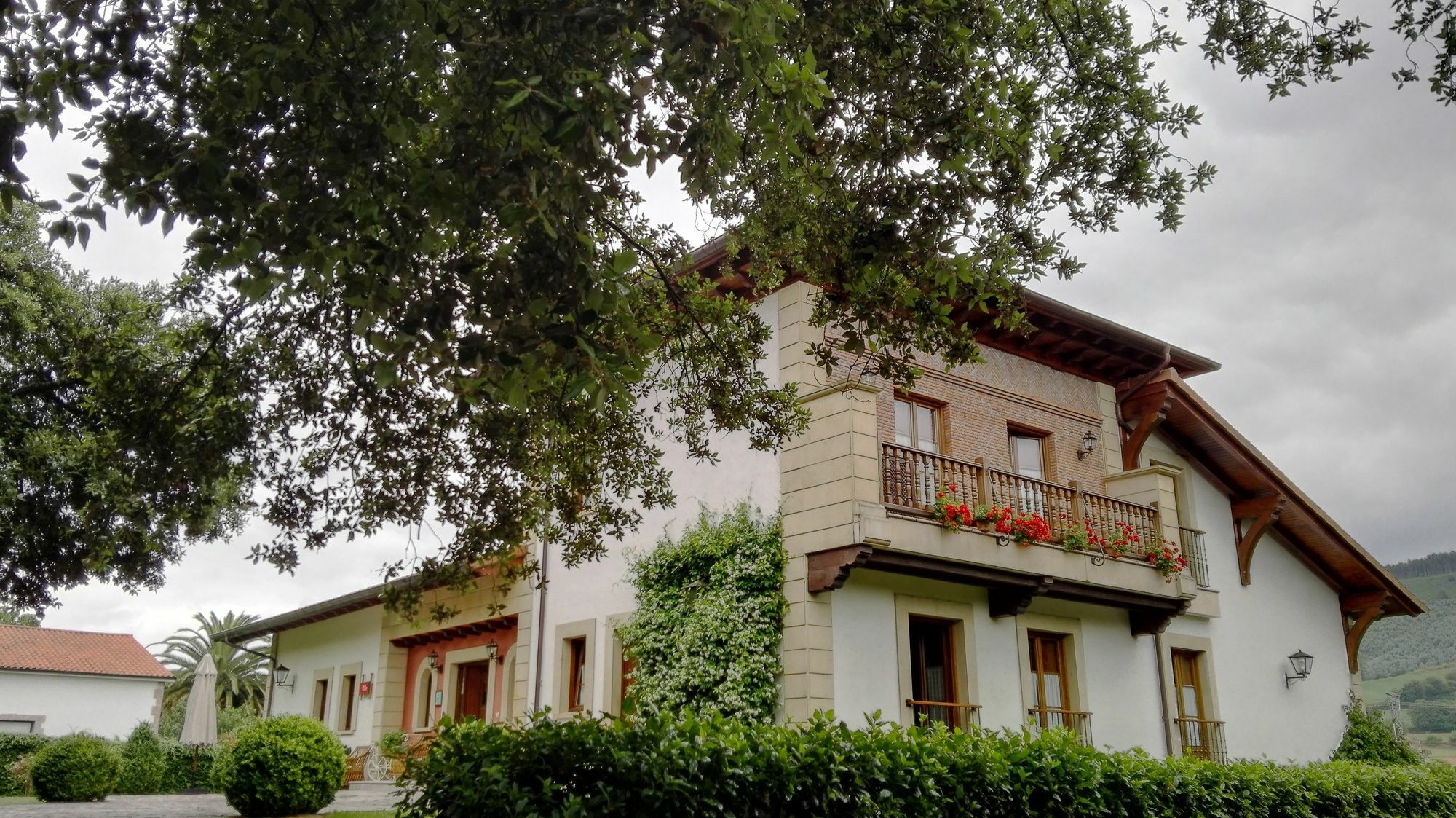 Hotel Posada La Robleda (Adults Only) Арнуэро Экстерьер фото